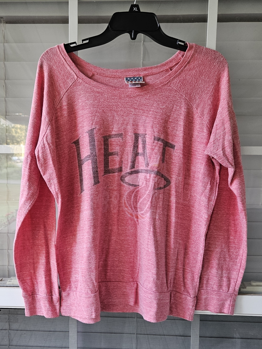 Junk Food & NBA team up to bring this red juniors long sleeve Shirt Size XL.